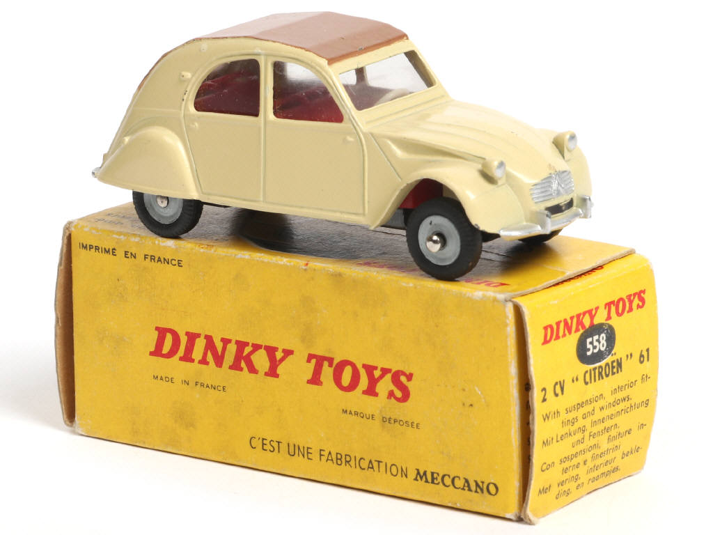 Lot 246 - DINKY TOYS (FRANCE) (1)