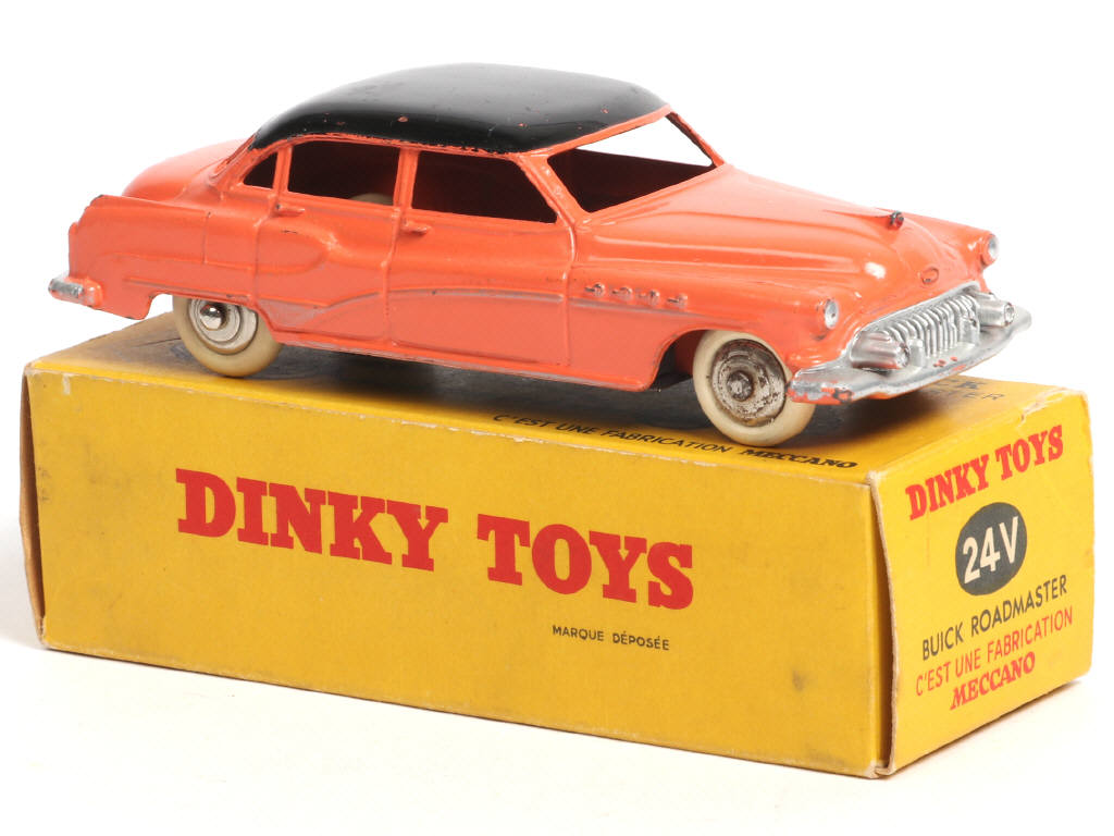 Lot 204 - DINKY TOYS (FRANCE) (1)