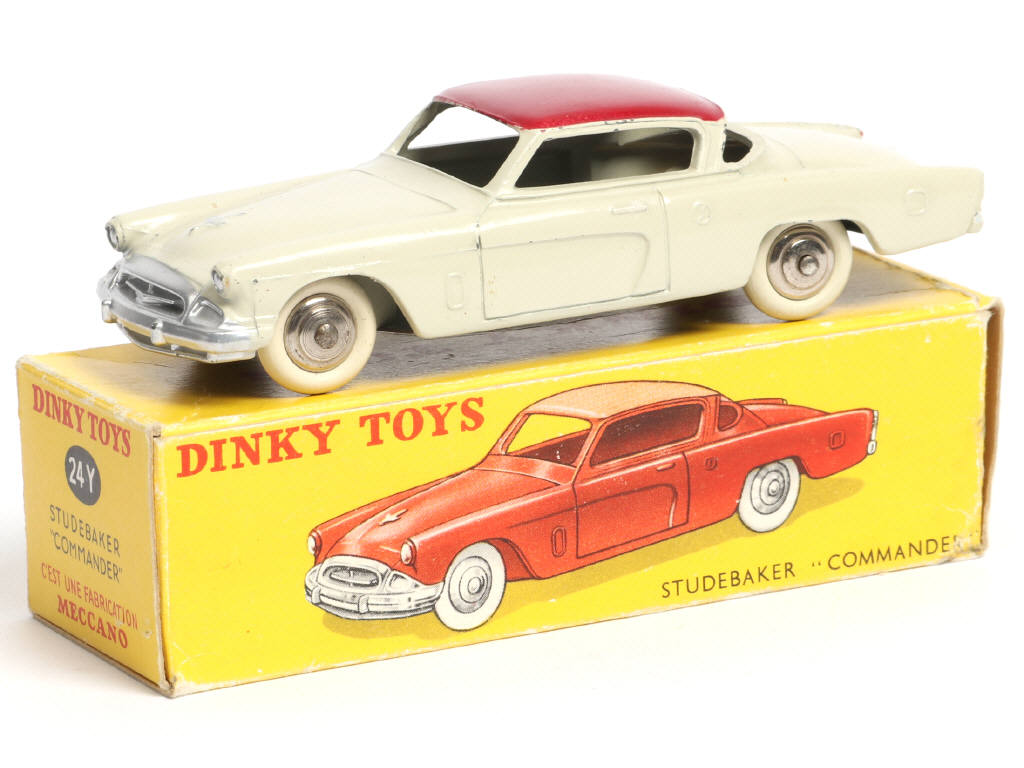 Lot 207 - DINKY TOYS (FRANCE) (1)