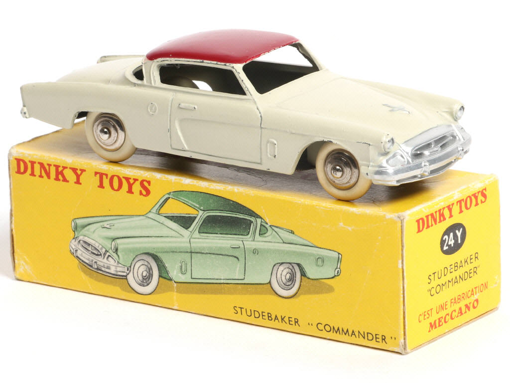 Lot 207 - DINKY TOYS (FRANCE) (1)