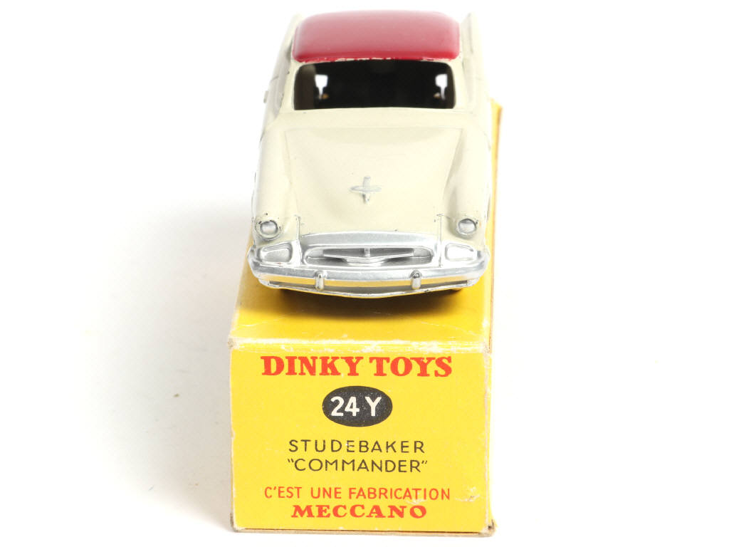Lot 207 - DINKY TOYS (FRANCE) (1)