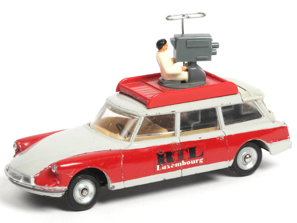 Lot 174 - DINKY TOYS (FRANCE) (1)