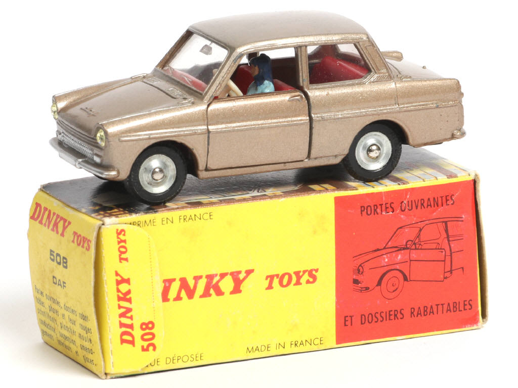 Lot 261 - DINKY TOYS (FRANCE) (1)