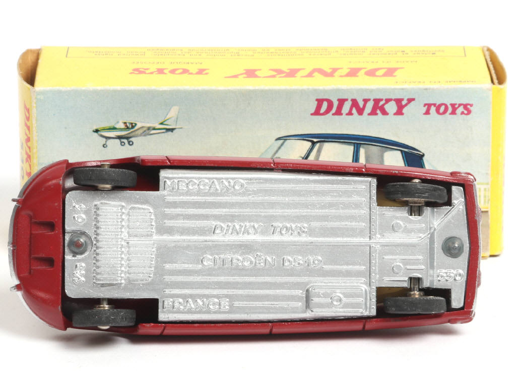 Lot 255 - DINKY TOYS (FRANCE) (1)