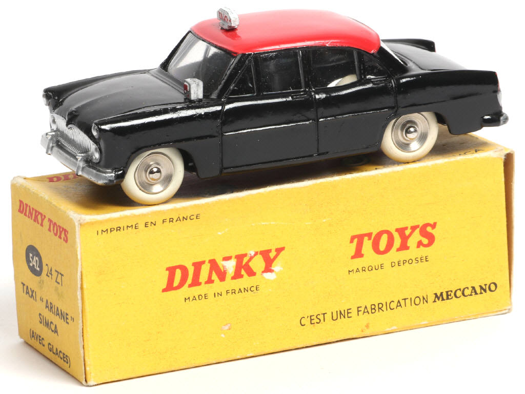 Lot 210 - DINKY TOYS (FRANCE) (1)