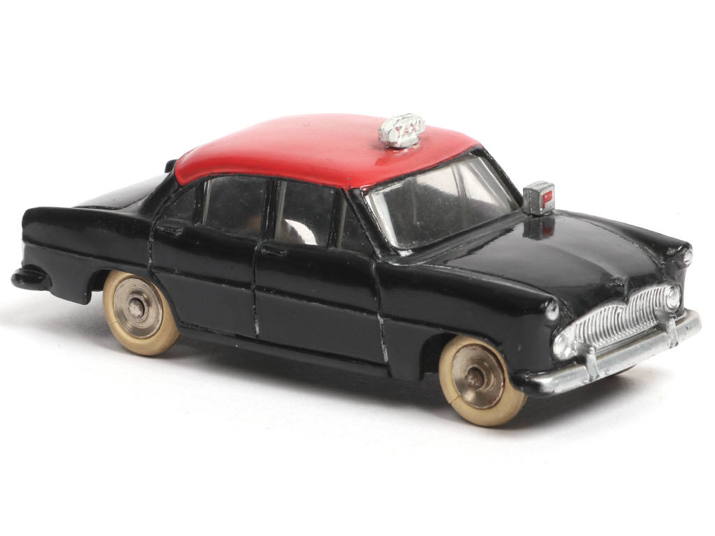 Lot 173 - DINKY TOYS (FRANCE) (1)