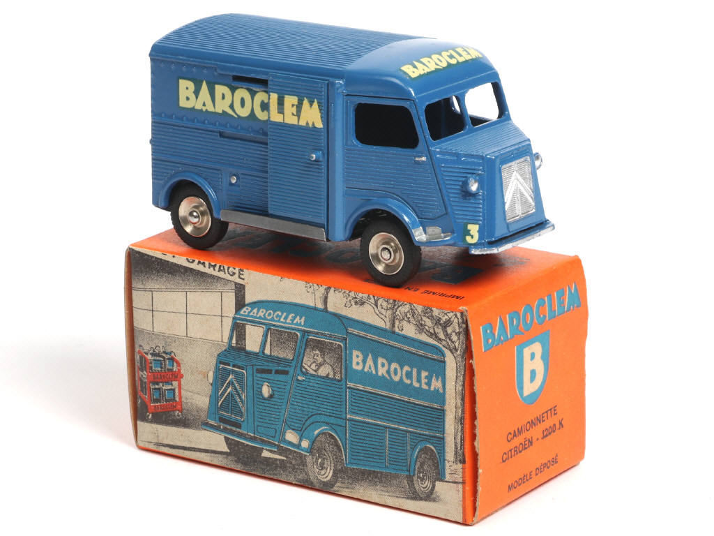 Lot 329 - DINKY TOYS (FRANCE) (1)