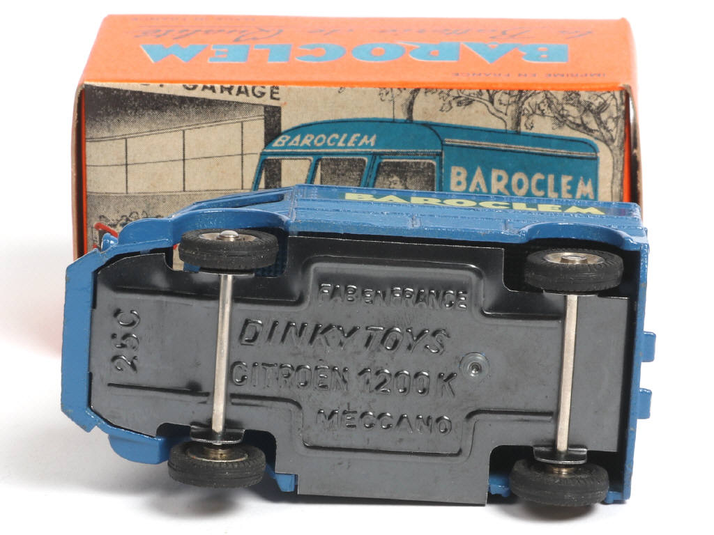 Lot 329 - DINKY TOYS (FRANCE) (1)