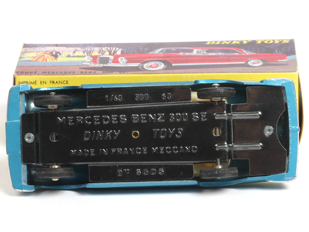 Lot 270 - DINKY TOYS (FRANCE) (1)