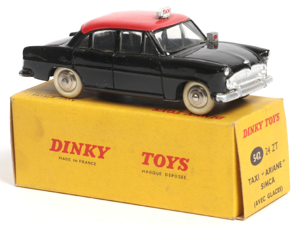 Lot 209 - DINKY TOYS (FRANCE) (1)