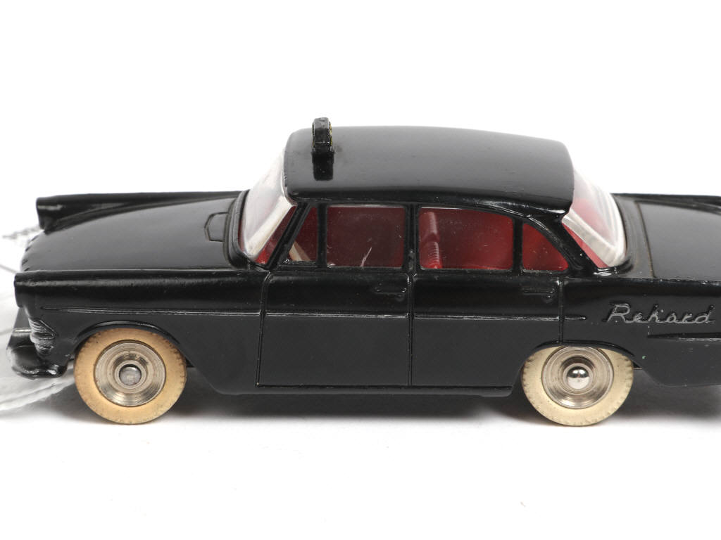 Lot 264 - DINKY TOYS (FRANCE) (1)