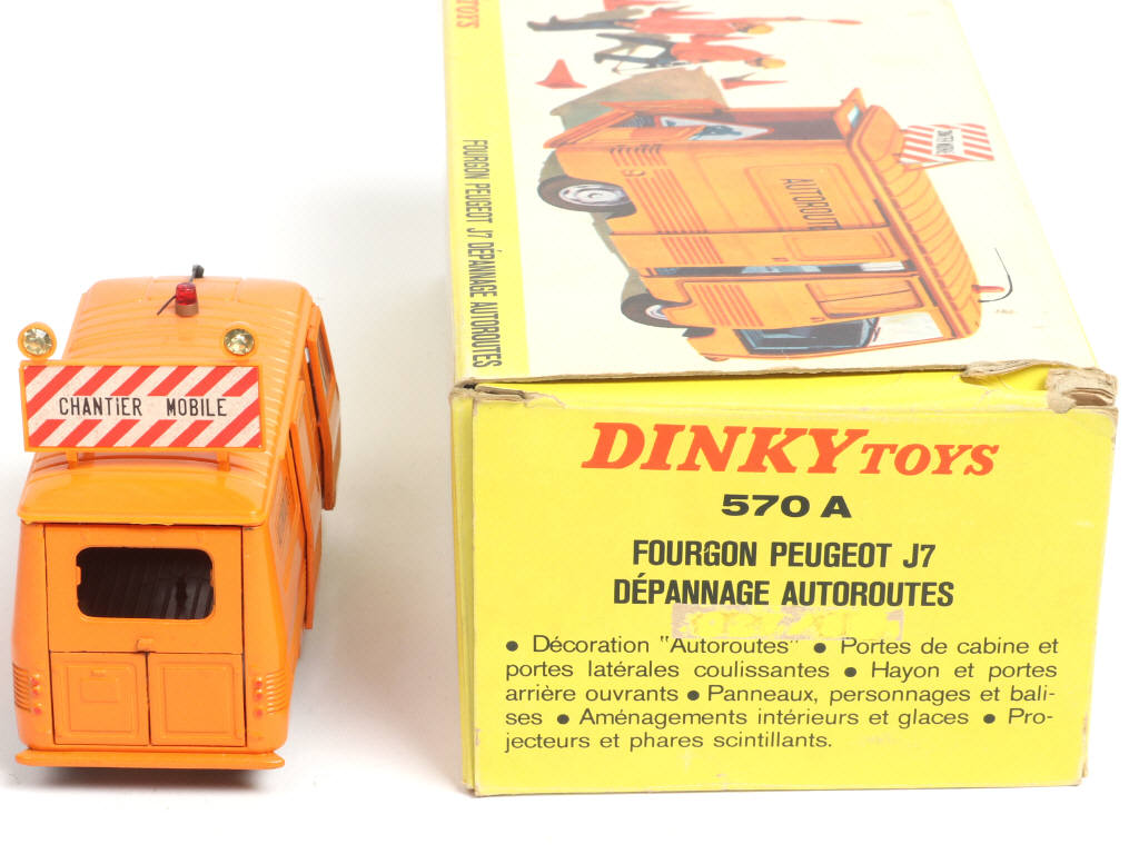 Lot 324 - DINKY TOYS (FRANCE) (1)
