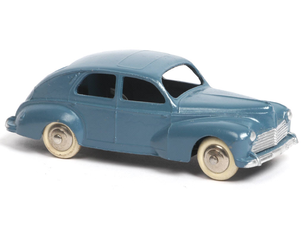 Lot 169 - DINKY TOYS (FRANCE) (1)