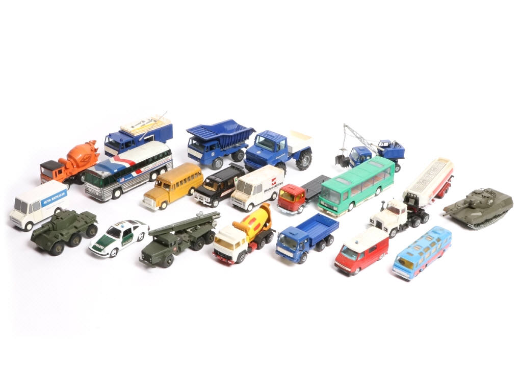 Lot 131 - DIVERS (20)