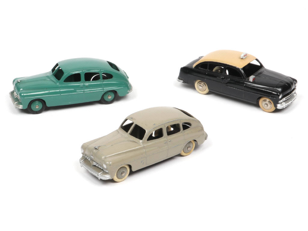 Lot 233 - DINKY TOYS (FRANCE) (3)