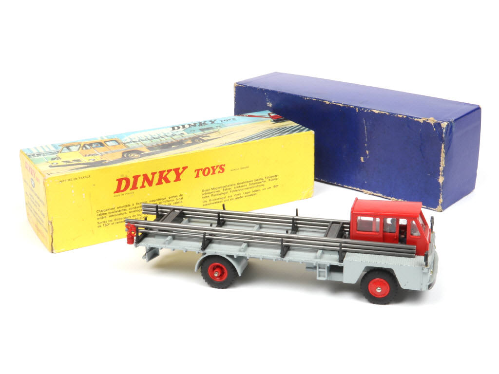 Lot 220 - DINKY TOYS (FRANCE) (1)