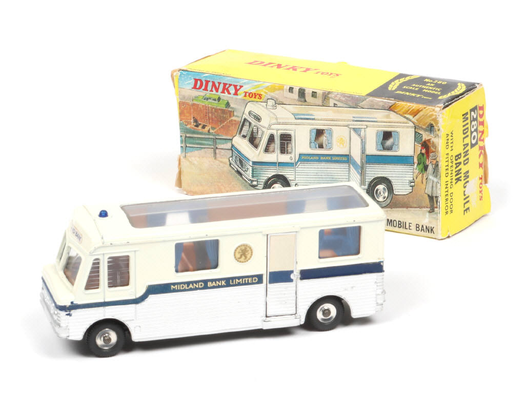 Lot 131 - DINKY TOYS (GB) (1)