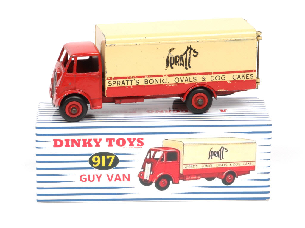 Lot 138 - DINKY TOYS (GB) (1)