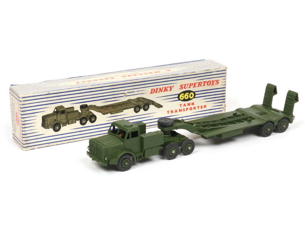 Lot 137 - DINKY TOYS (GB) (1)