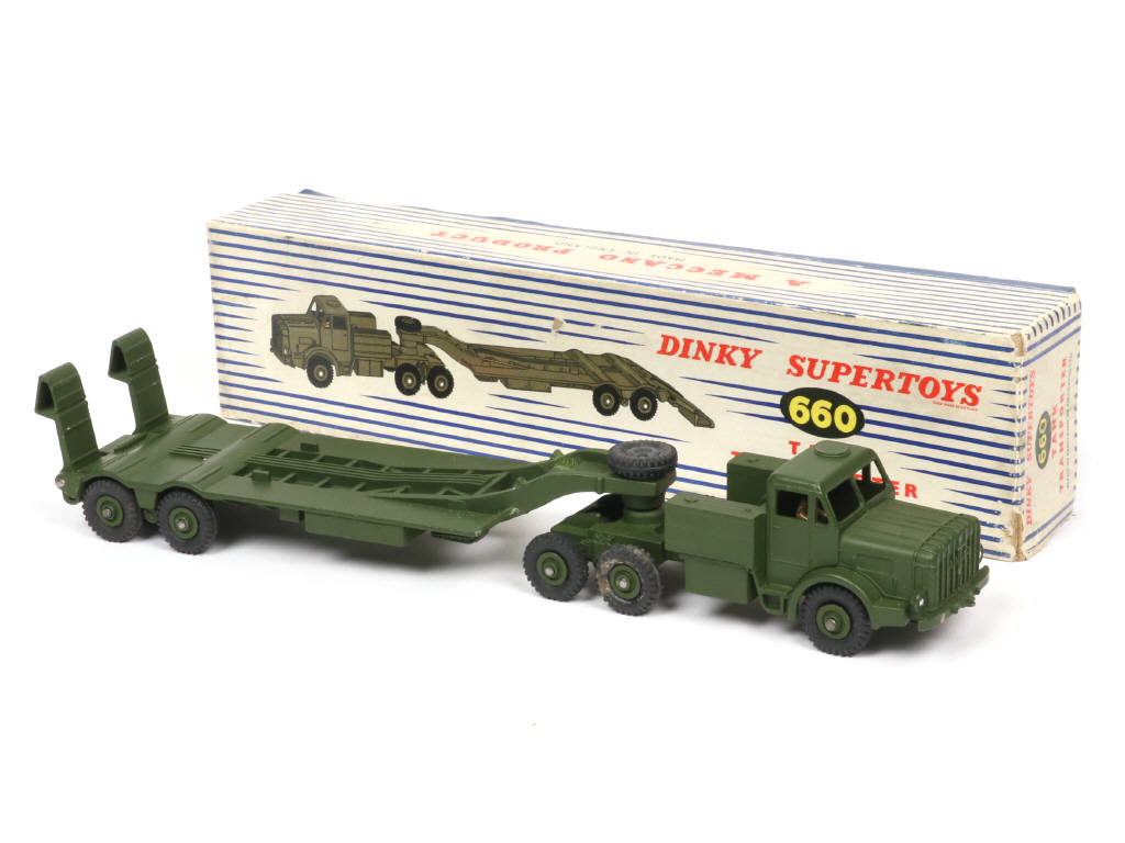 Lot 137 - DINKY TOYS (GB) (1)