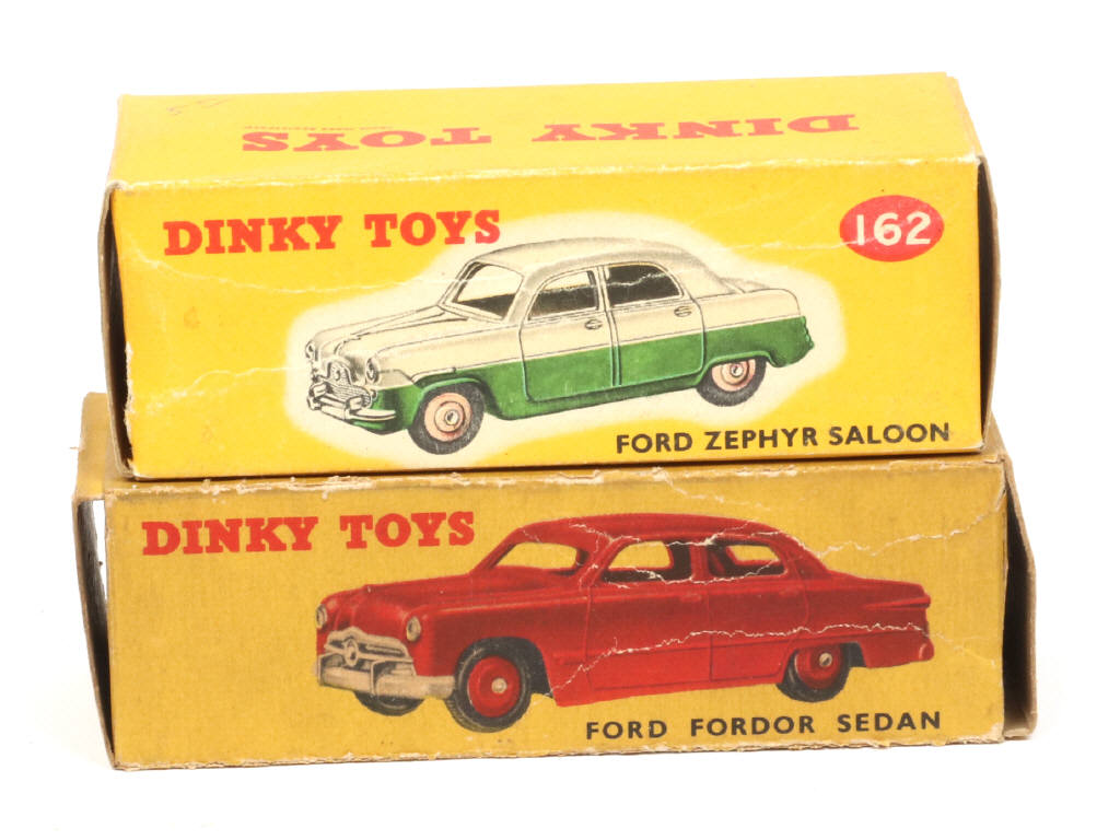 Lot 148 - DINKY TOYS (GB) (2)