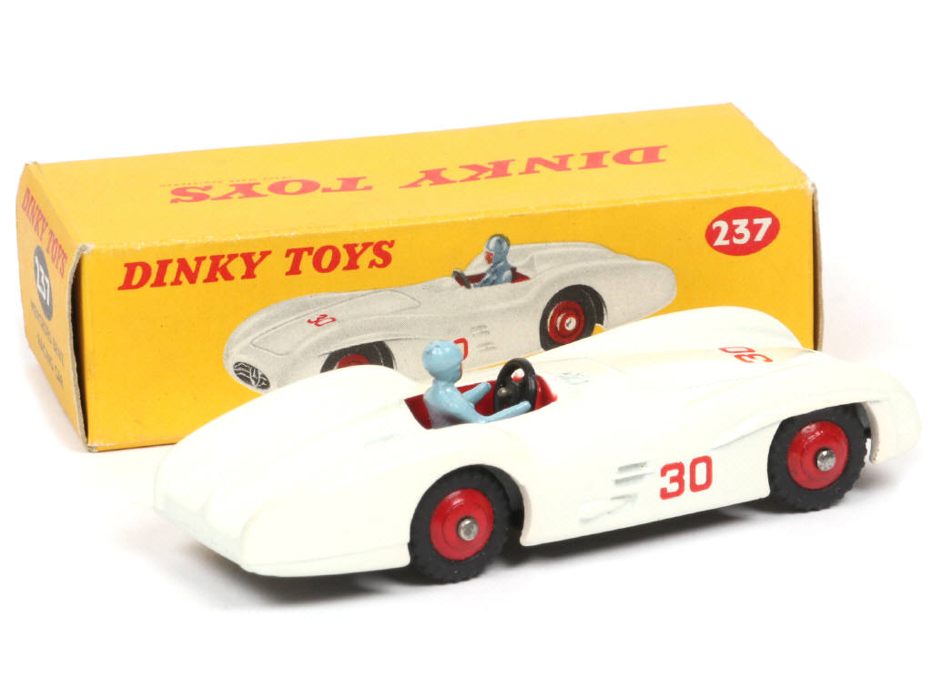Lot 211 - DINKY TOYS (GB) (1)