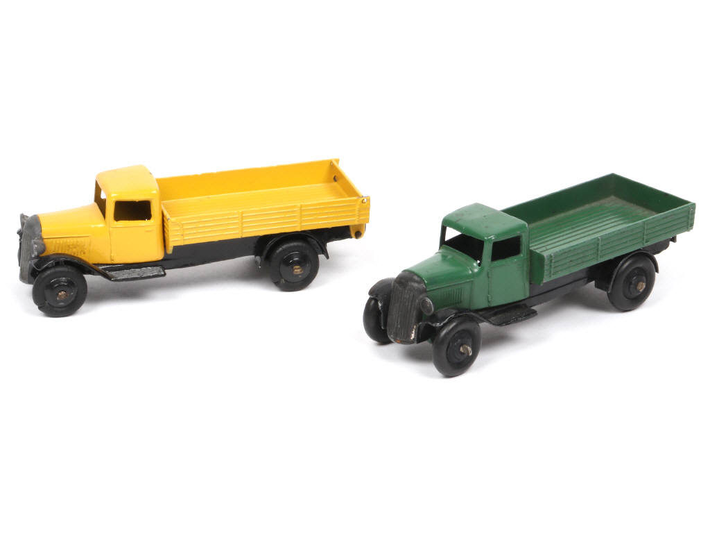 Lot 240 - DINKY TOYS (GB) (2)