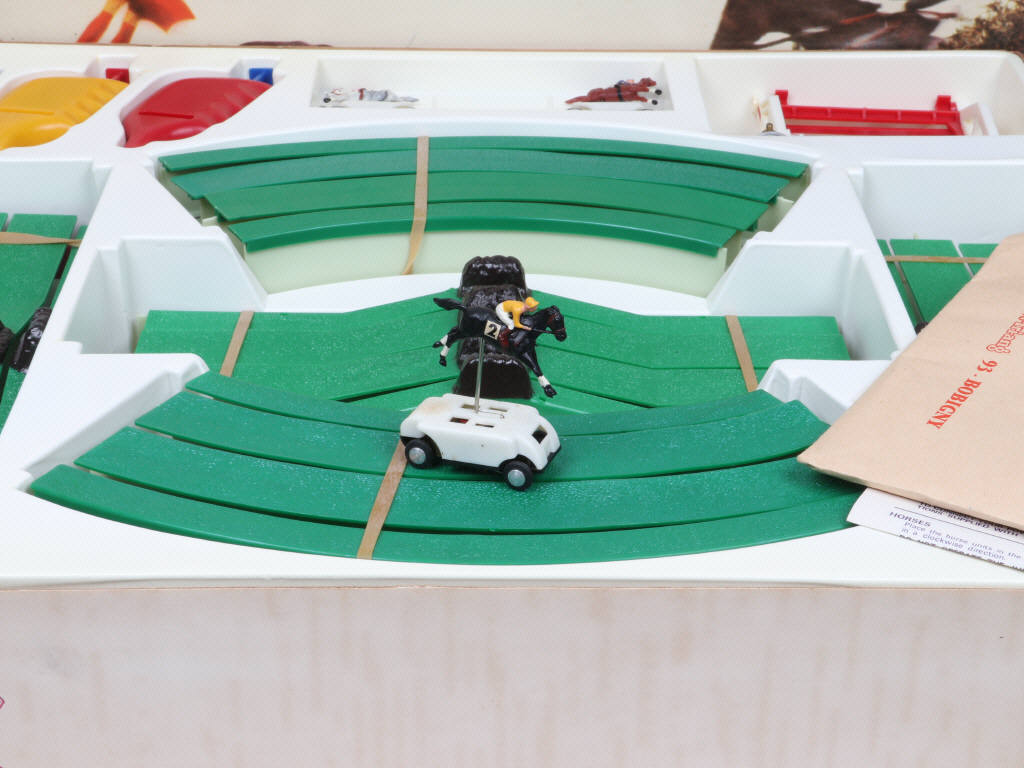 Lot 30 - MECCANO TRI-ANG (1)