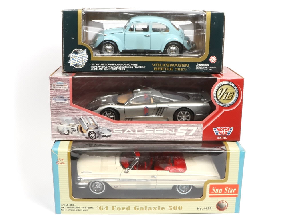 Lot 169 - DIVERS (3)