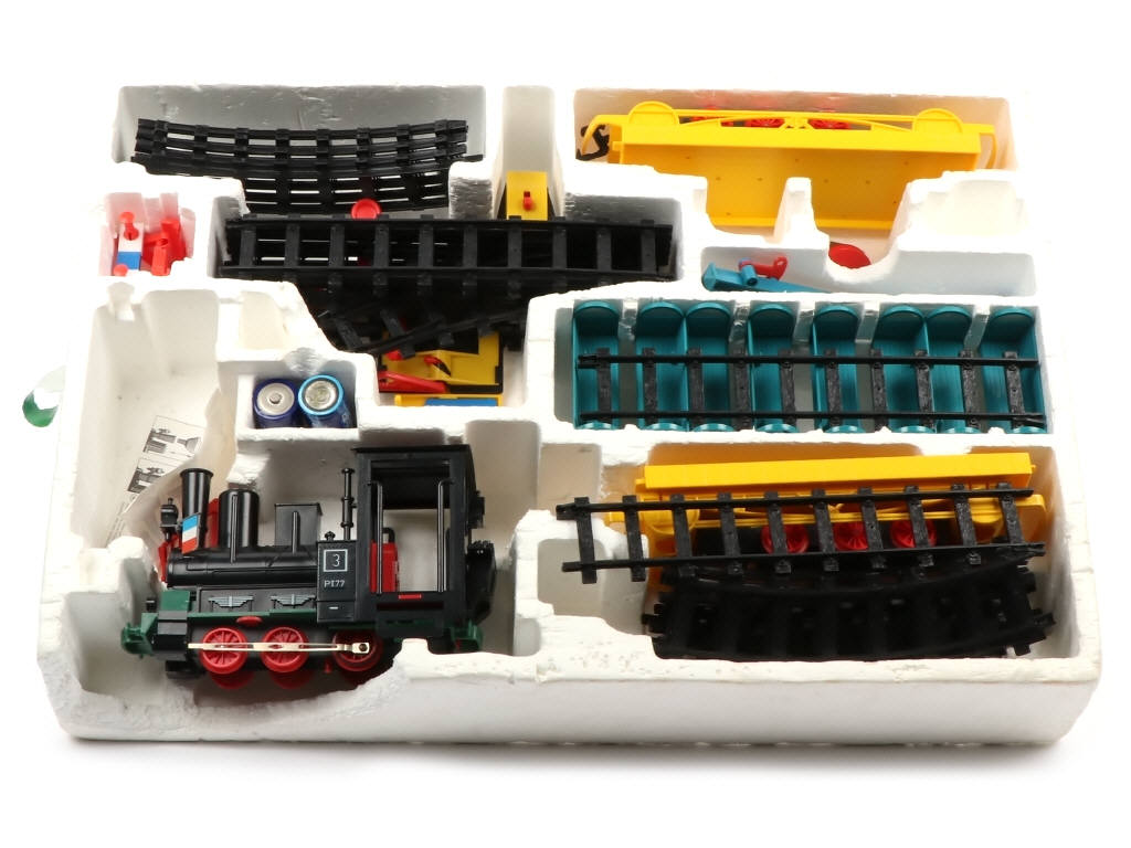 Lot 16 - DIVERS (4)