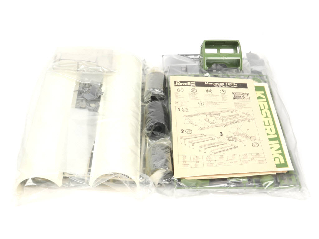 Lot 87 - REVELL (ALLEMAGNE) (2)