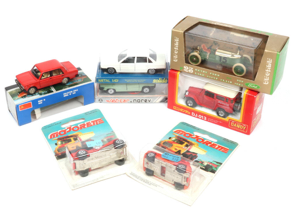 Lot 141 - DIVERS (7)