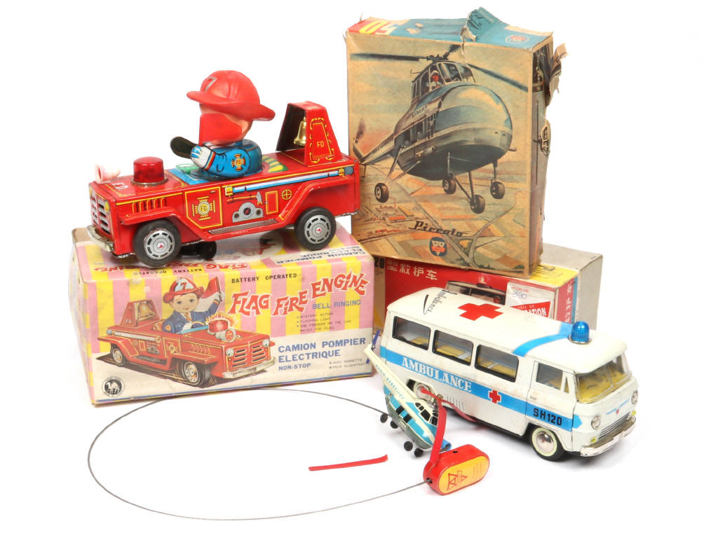 Lot 81 - DIVERS (3)
