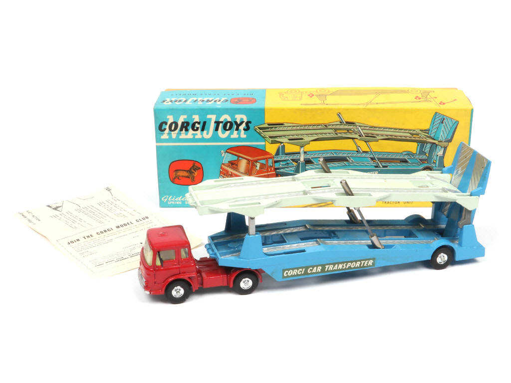 Lot 253 - CORGI TOYS (GB) (1)