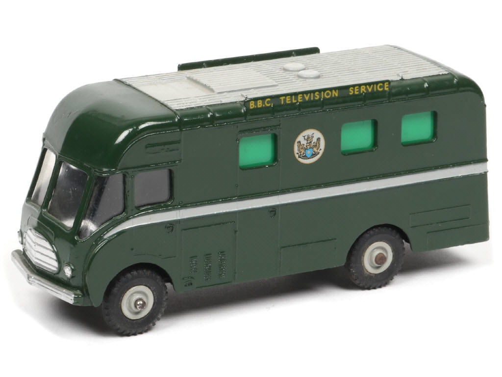Lot 320 - DINKY TOYS (GB) (1)