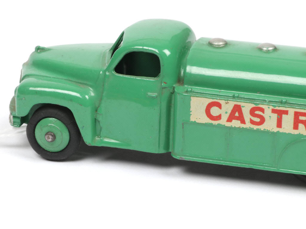 Lot 306 - DINKY TOYS (GB) (1)