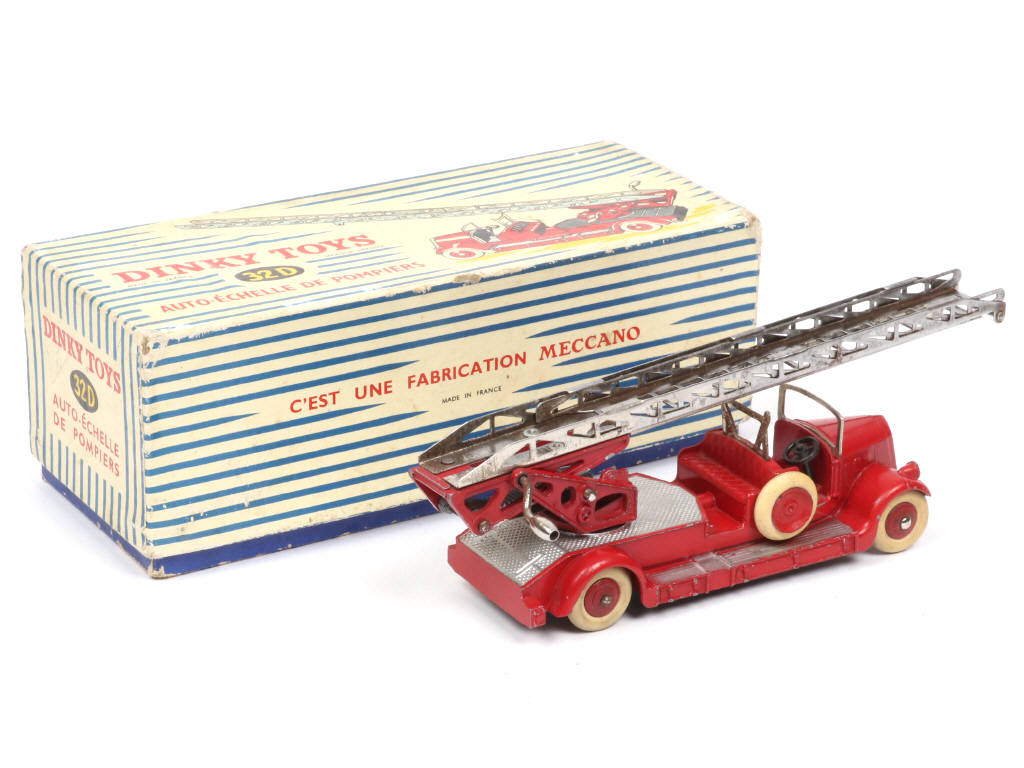Lot 210 - DINKY TOYS (FRANCE) (1)