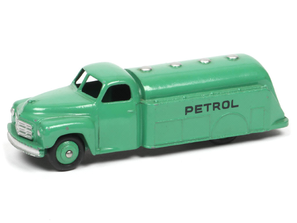 Lot 144 - DINKY TOYS (GB) (1)