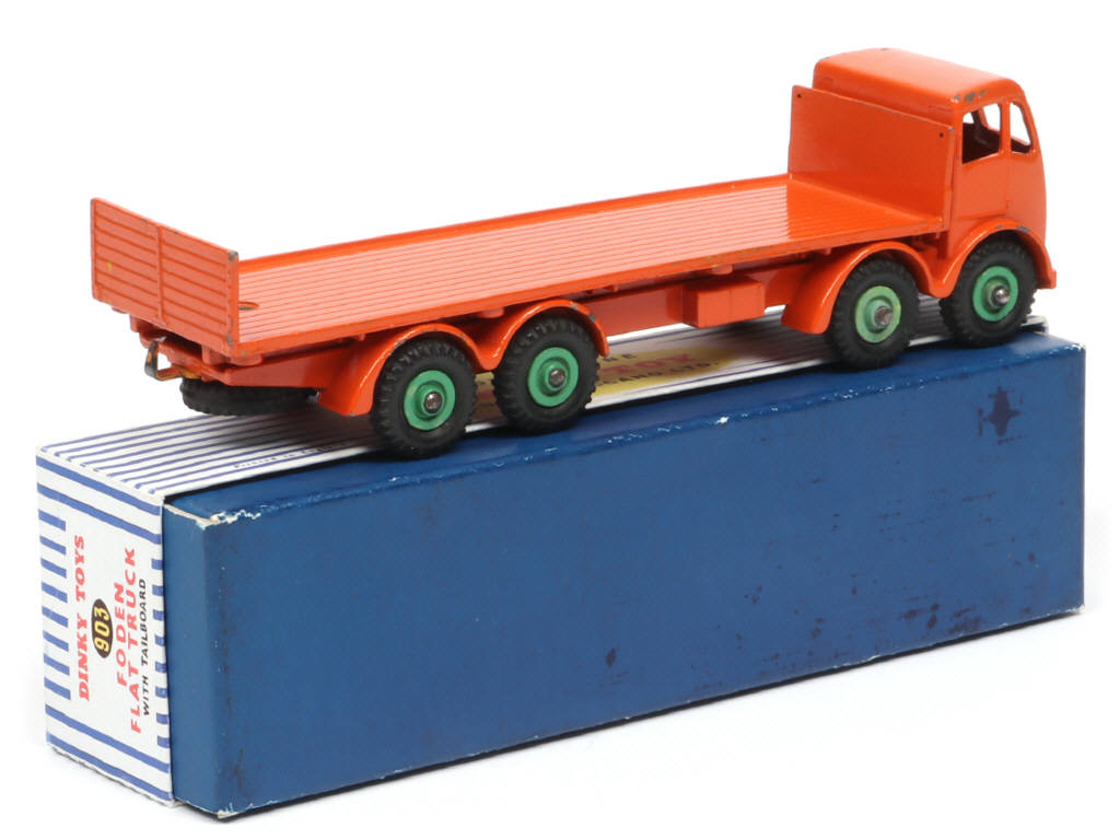 Lot 165 - DINKY TOYS (GB) (1)