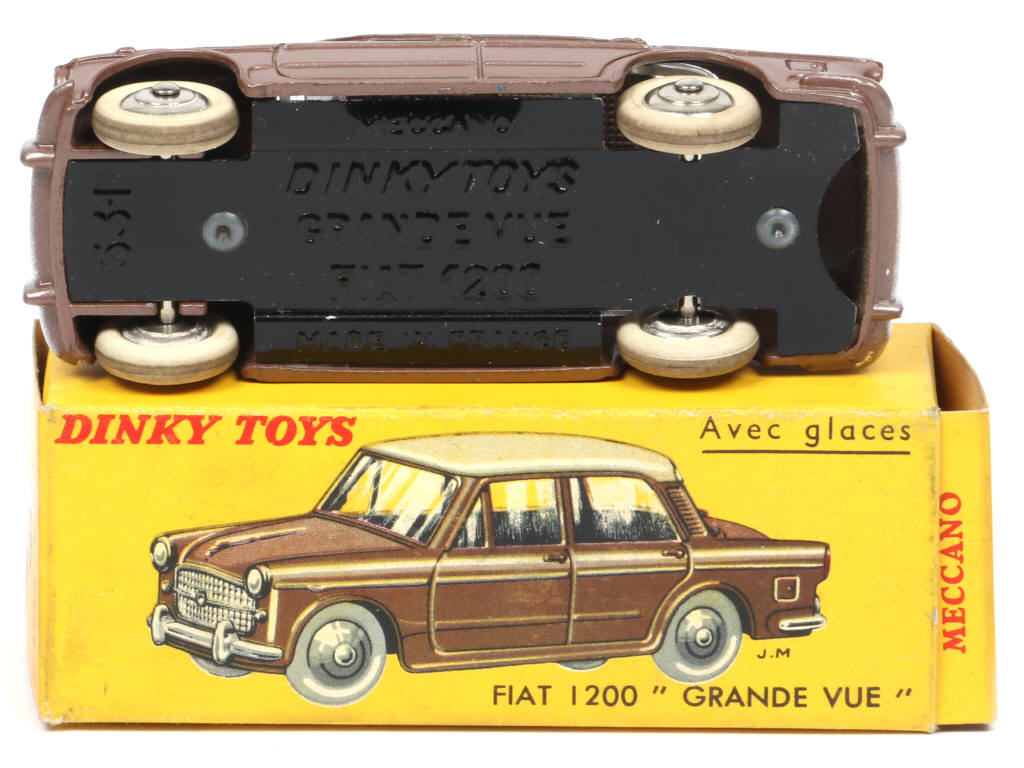 Lot 236 - DINKY TOYS (FRANCE) (1)