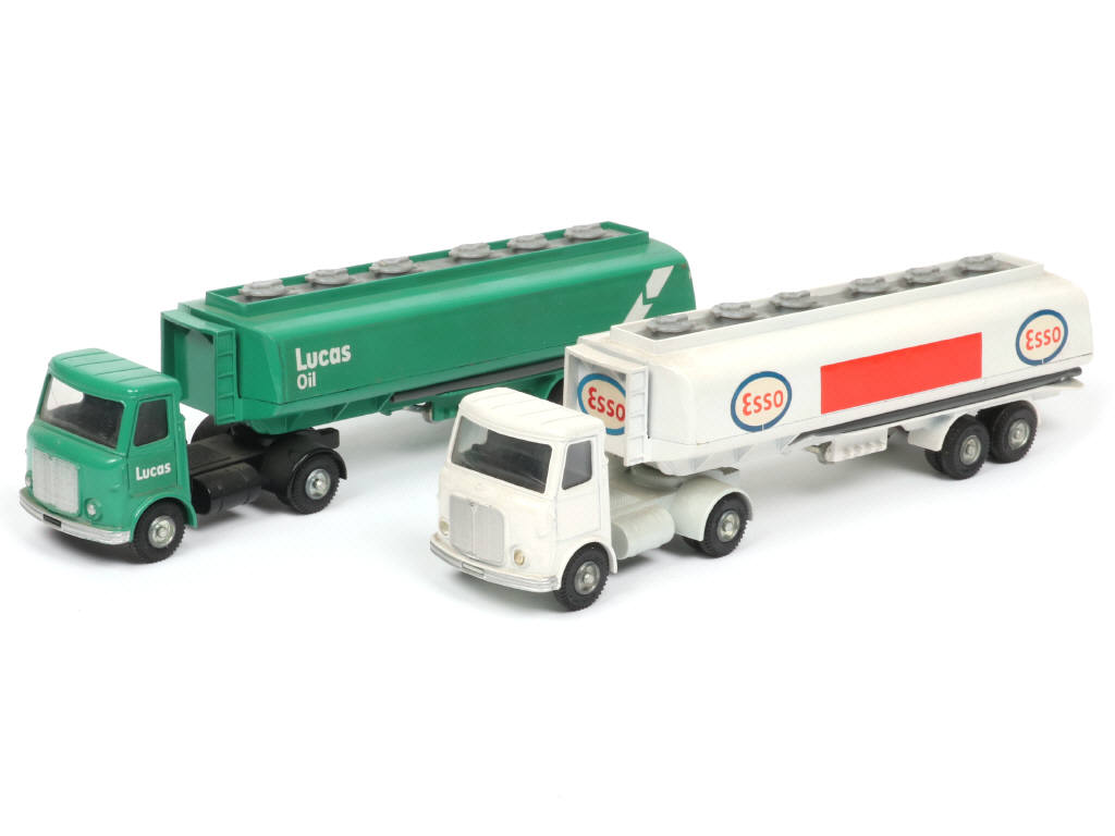 Lot 199 - DINKY TOYS (GB) (2)