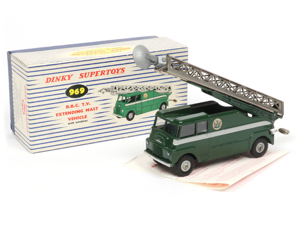 Lot 262 - DINKY TOYS (GB) (1)
