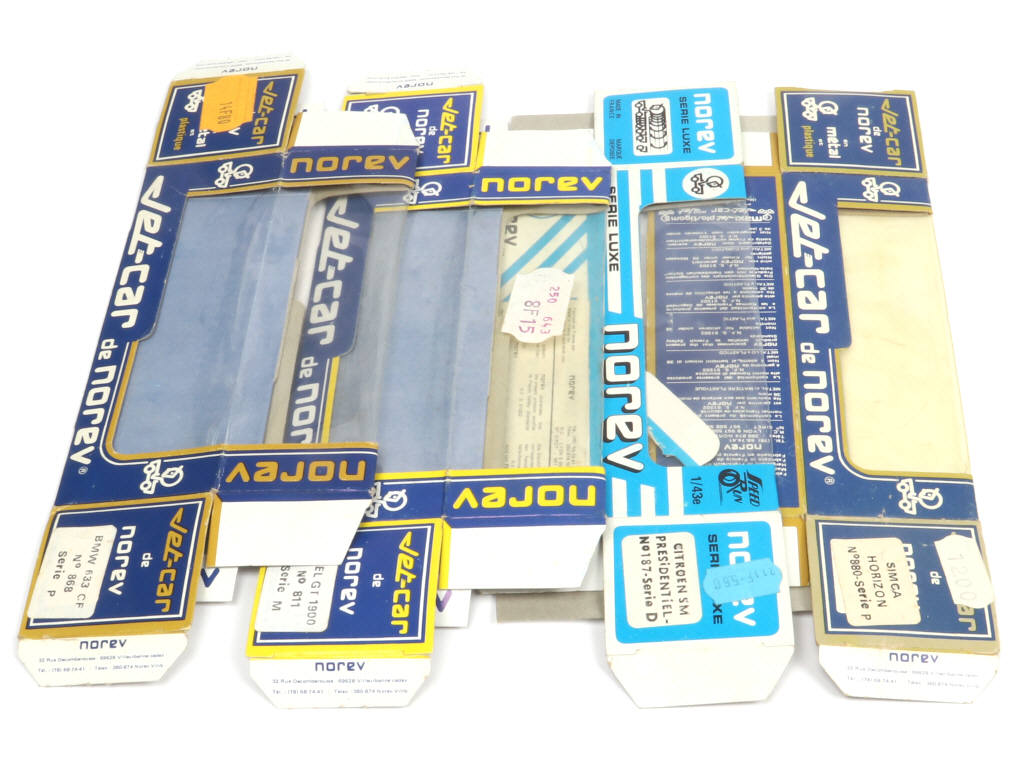 Lot 157 - DIVERS (1)