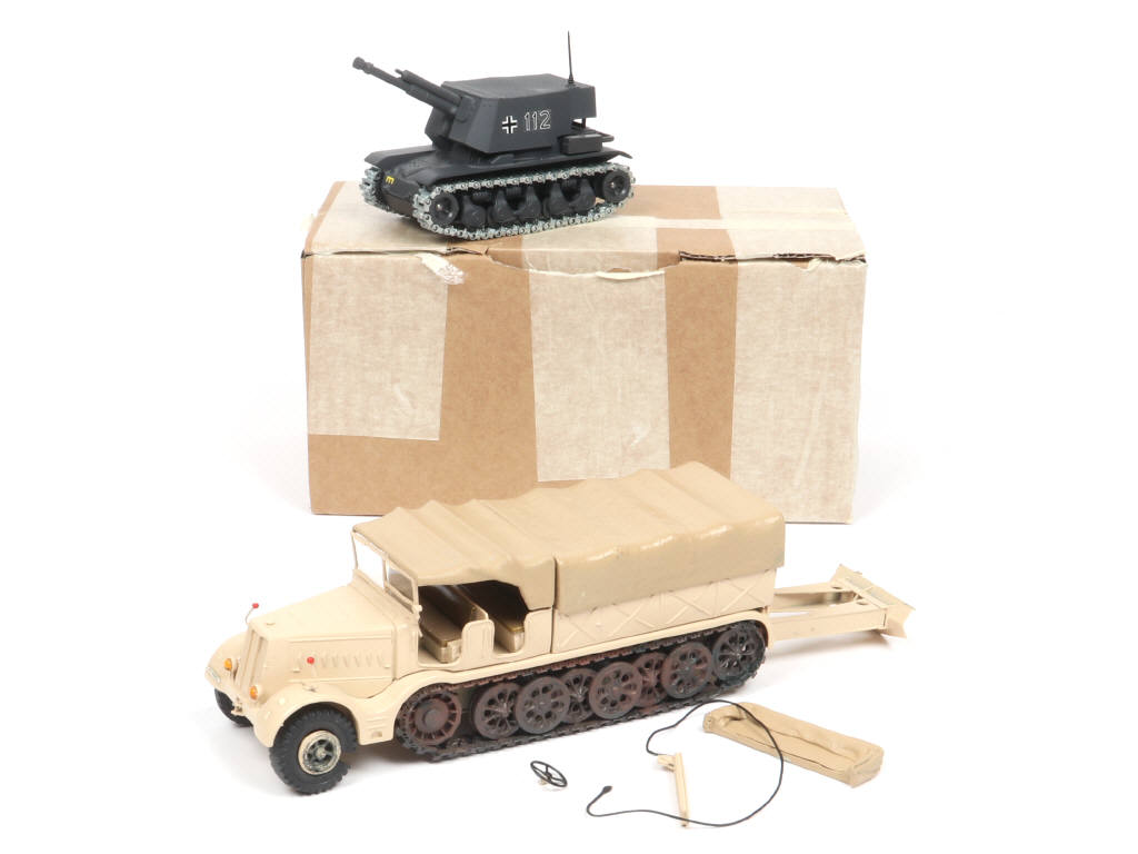 Lot 163 - DIVERS (2)