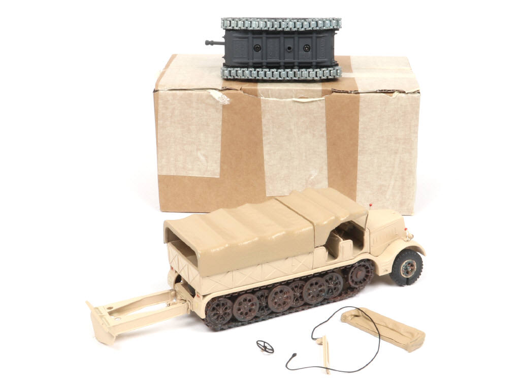 Lot 163 - DIVERS (2)