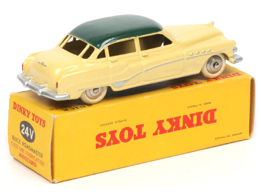Lot 297 - DINKY TOYS (FRANCE) (1)
