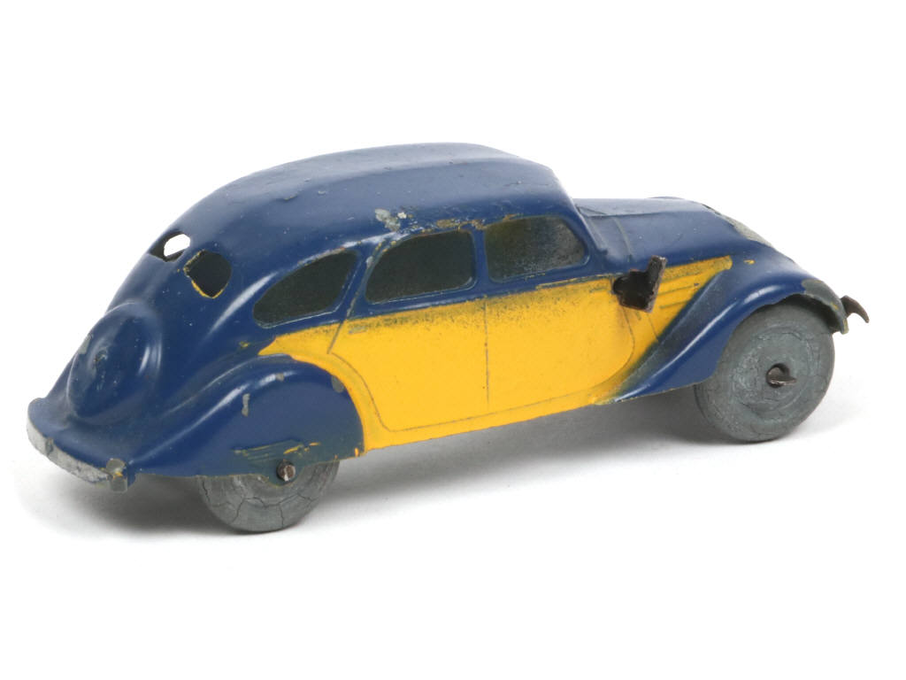 Lot 263 - DINKY TOYS (FRANCE) (1)