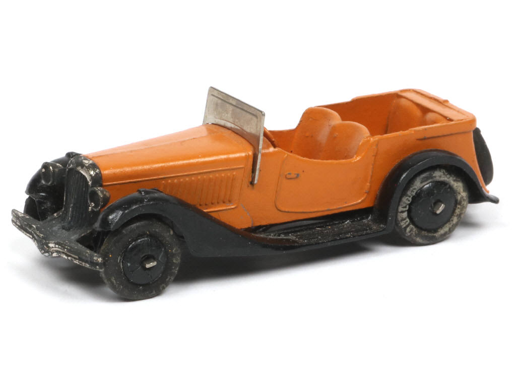 Lot 260 - DINKY TOYS (FRANCE) (1)