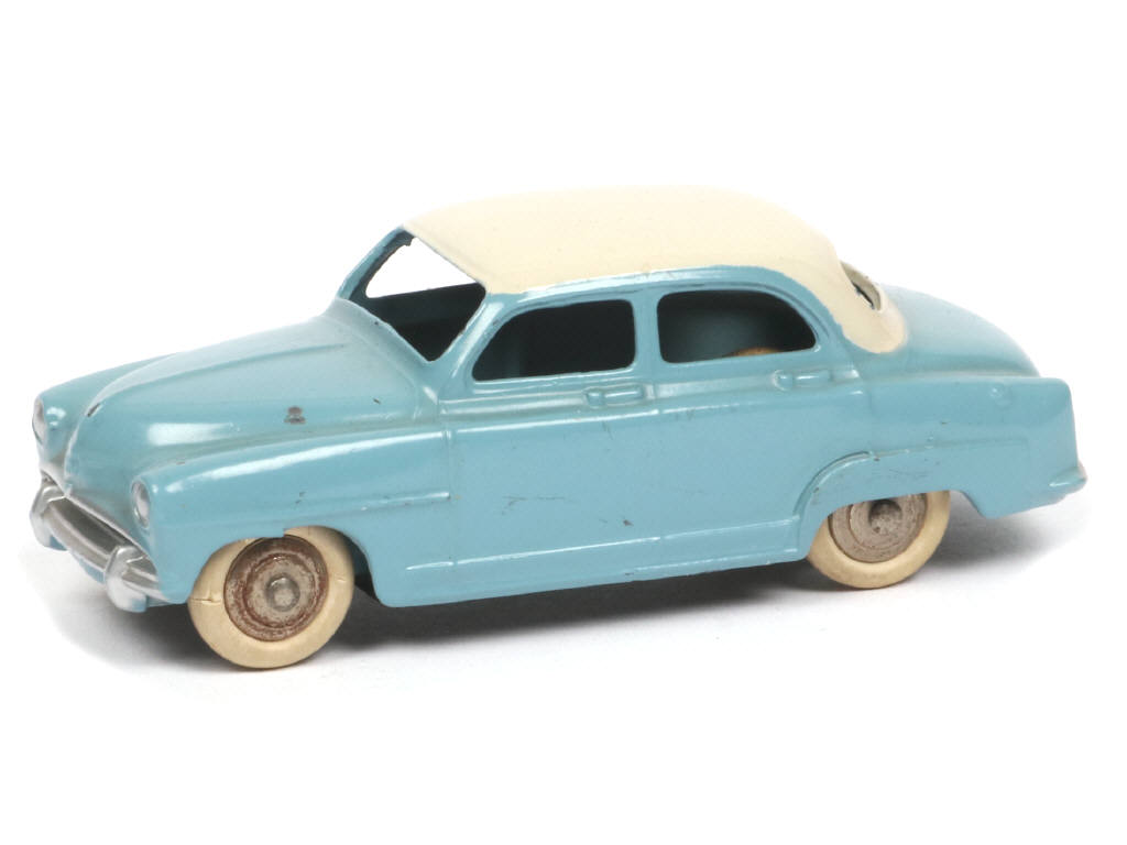 Lot 275 - DINKY TOYS (FRANCE) (1)