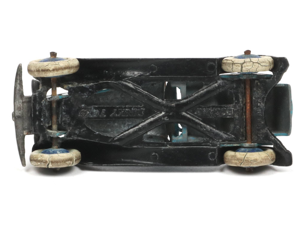 Lot 261 - DINKY TOYS (FRANCE) (1)